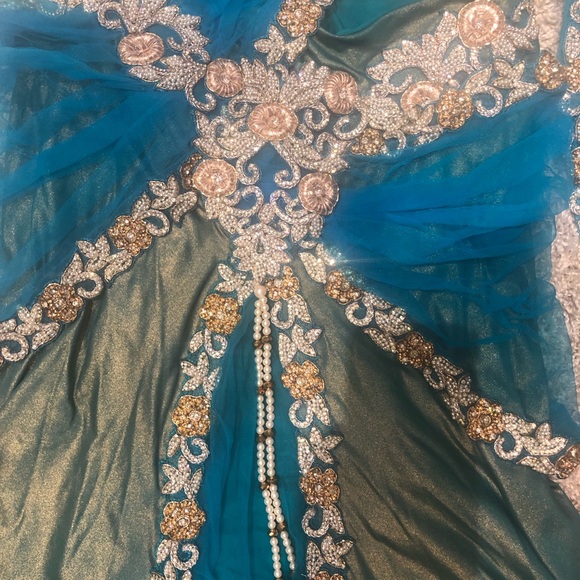 Indian Outfit - Lengha Saree - Picture 3 of 8